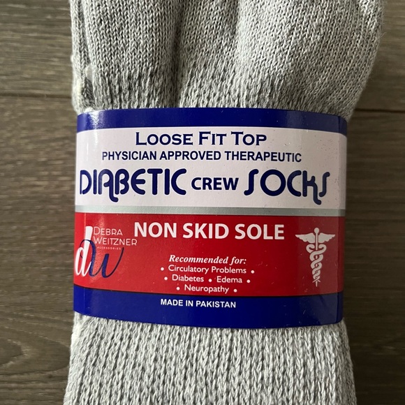 NWT Diabetic 3 Pack Slip Resistant Socks in Gray Size Large - Picture 2 of 4